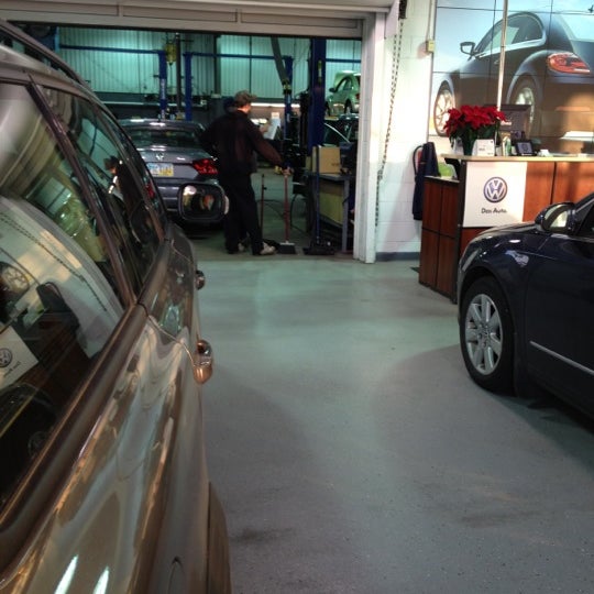 Volkswagen of Perrysburg Car Dealership