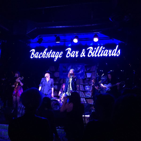 รูปภาพถ่ายที่ Triple B Backstage Bar &amp; Billiards โดย Jacqueline W. เมื่อ 3/14/2016