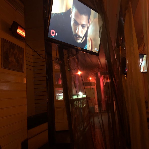 Foto tirada no(a) Al Fakheer Shisha Lounge por Ciğdem. em 11/12/2018