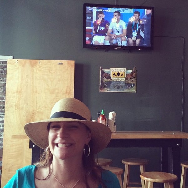 Foto tirada no(a) Boone&#39;s Bar por Michelle L. em 6/19/2014