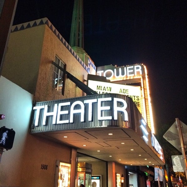 Foto tirada no(a) Tower Theater por Michelle L. em 6/8/2014