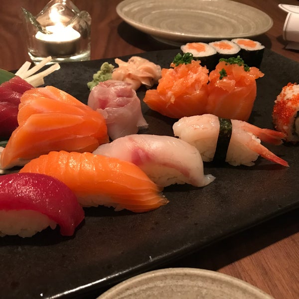 Das Foto wurde bei SushiCafé Avenida von kom_thai k. am 10/16/2017 aufgenommen