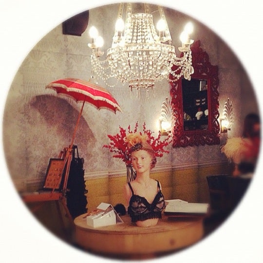 11/27/2012にLizbeth B.がOldich Dress &amp; Drinkで撮った写真