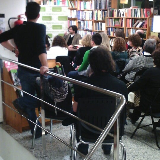 Foto diambil di Librería Luces oleh Tuitero_David pada 1/31/2013