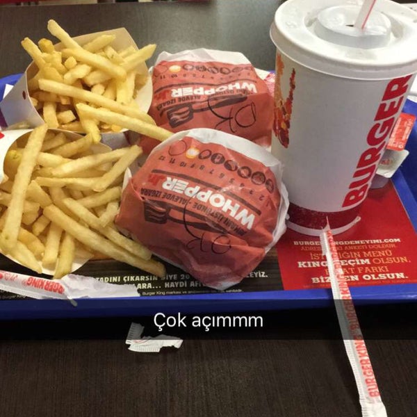 Das Foto wurde bei Burger King von Aykut am 5/5/2016 aufgenommen