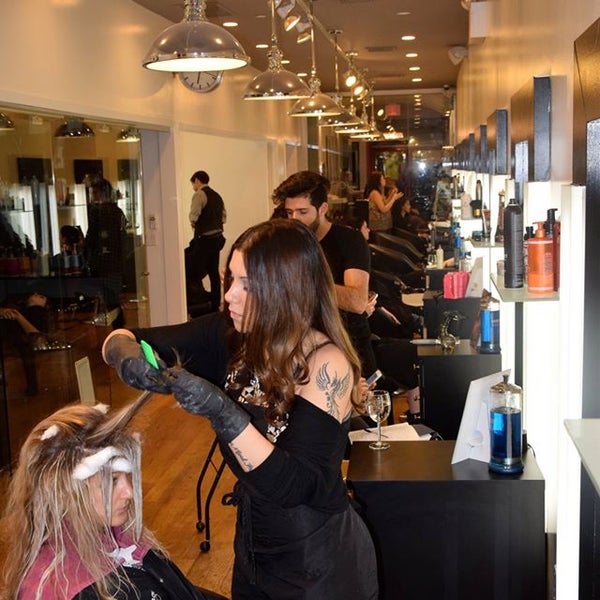 Foto tomada en YGallery Hair Salon Soho  por YGallery Hair Salon Soho el 3/25/2015