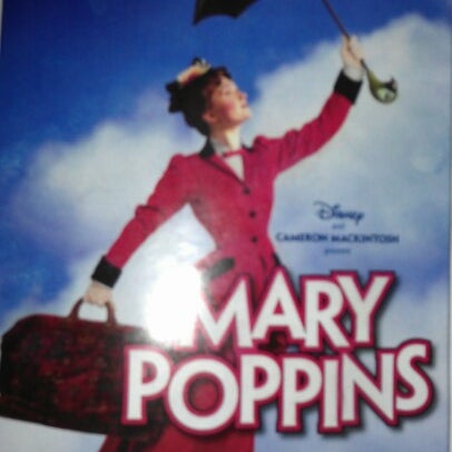 Снимок сделан в Disney&#39;s MARY POPPINS at the New Amsterdam Theatre пользователем Bradly 2/8/2013