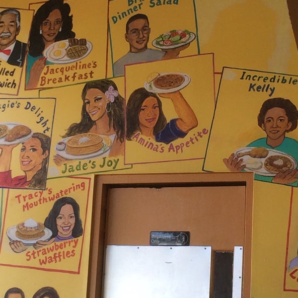 รูปภาพถ่ายที่ Home of Chicken and Waffles โดย Nancy M. เมื่อ 7/12/2015