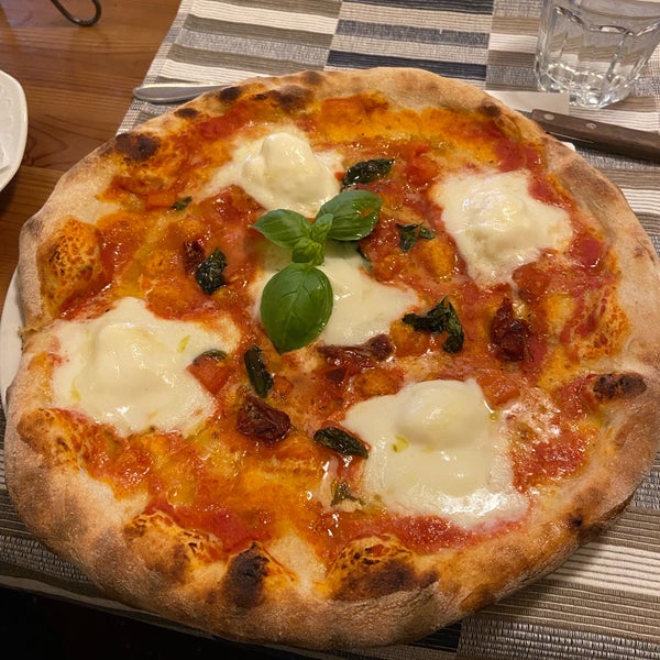 Pizza was simply delicious, very quick service, cozy atmosphere without crowds of tourists around you. Highly recommended