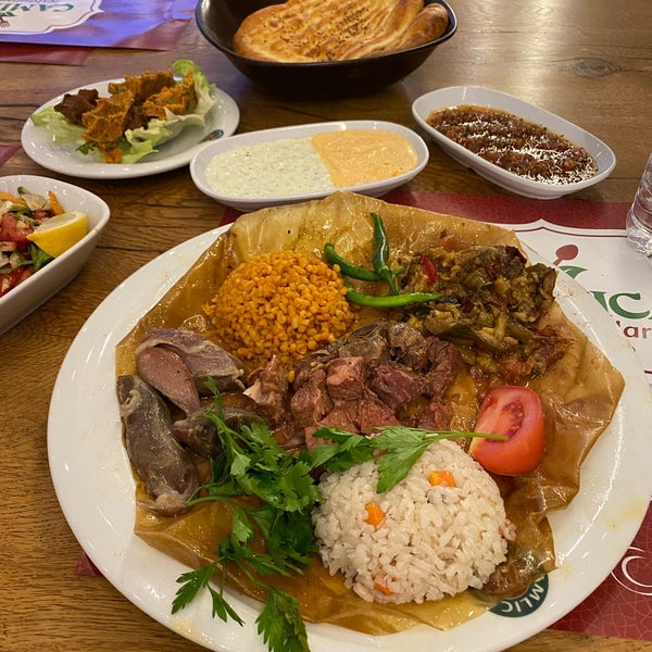 Foto diambil di Çamlıca Restaurant Malatya Mutfağı oleh Salih P pada 3/24/2021