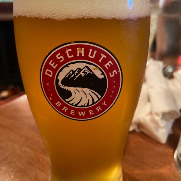 Снимок сделан в Deschutes Brewery Bend Public House пользователем Chintan A. 6/19/2021