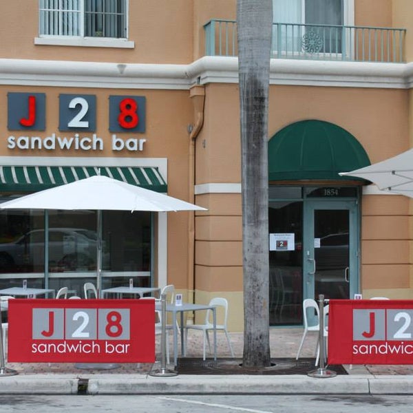 9/3/2014 tarihinde J28 sandwich barziyaretçi tarafından J28 sandwich bar'de çekilen fotoğraf