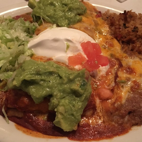 Foto scattata a Tee Pee Mexican Food da David O. il 3/18/2016