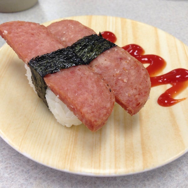 Foto diambil di KuruKuru Sushi oleh David O. pada 10/9/2015