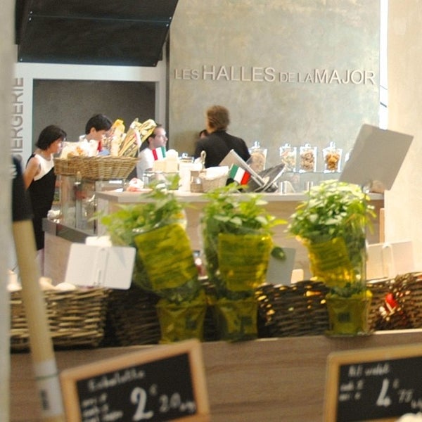 8/13/2014 tarihinde Les Marseillaisesziyaretçi tarafından Les Halles de la Major'de çekilen fotoğraf