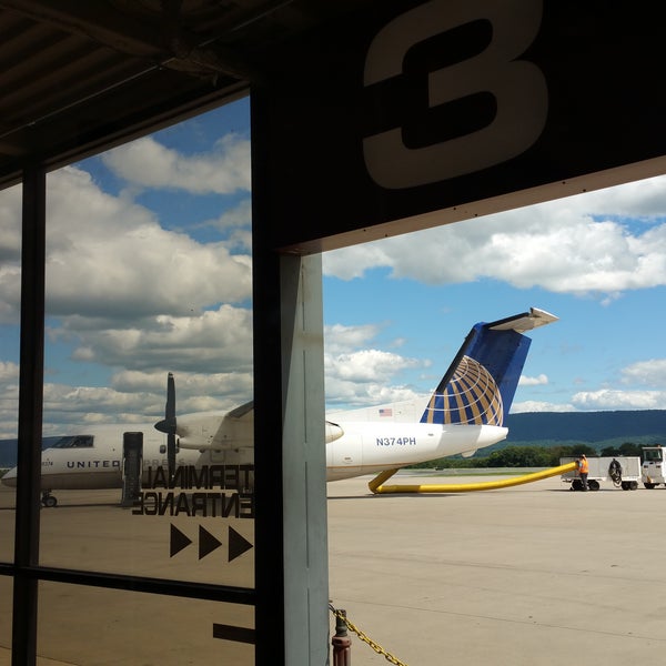 รูปภาพถ่ายที่ University Park Airport (SCE) โดย Joanne T. เมื่อ 8/22/2016