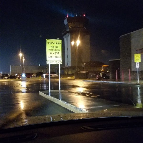 12/2/2018 tarihinde Joanne T.ziyaretçi tarafından University Park Airport (SCE)'de çekilen fotoğraf