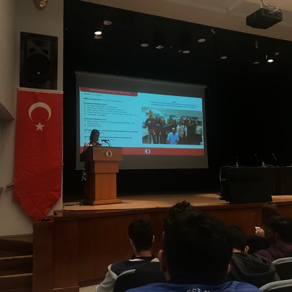 Foto diambil di ODTÜ Kültür ve Kongre Merkezi oleh Danial V. pada 9/24/2018