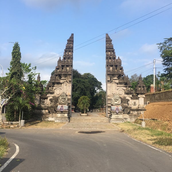 Photo taken at Pura Samuan Tiga by Rhey N. on 9/14/2019