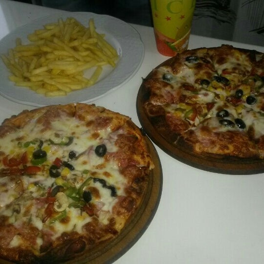 Чили пицца новороссийск советов. Пицца 44. Pizza 44. Республиканская 44 пиццерия. Pizza 44.