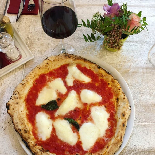 รูปภาพถ่ายที่ La Pizza è Bella โดย Jelena B. เมื่อ 9/26/2018