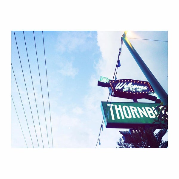 Foto tirada no(a) Welcome to Thornbury por Kristin P. em 5/2/2017
