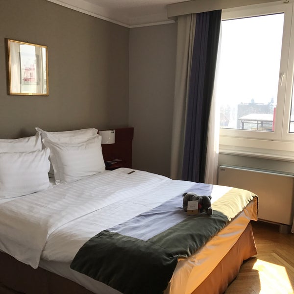 Very centrally located, friendly staffs, wonderful breaky. The bed was a little bit soft for me but slept well anyway haha. Ask for a room in 6th floor so that you can enjoy Ljubljana castle view!