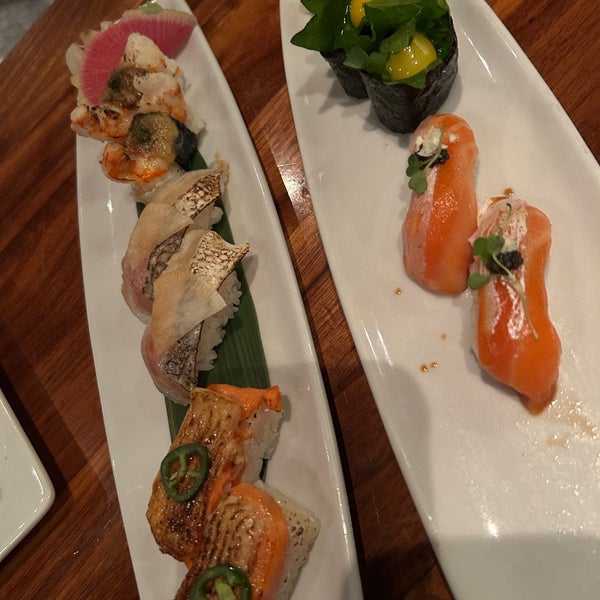 Foto scattata a Sushi Den da Andrew B. il 1/12/2023
