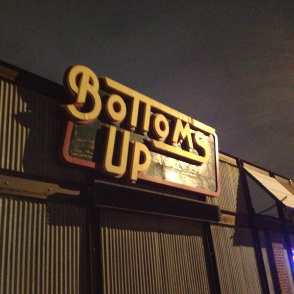 Foto diambil di Bottoms Up Bar &amp; Grill oleh Steve S. pada 2/24/2013