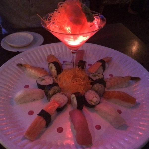 Снимок сделан в Galanga Thai Kitchen &amp; Sushi Bar пользователем Ryan R. 2/6/2015