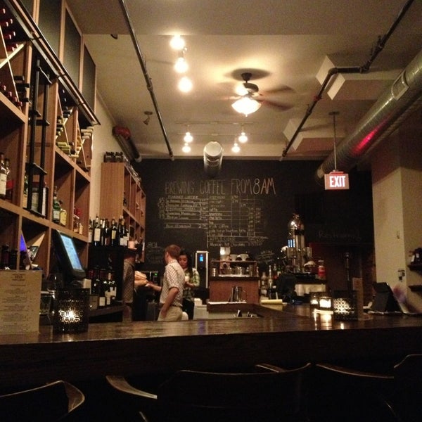 Снимок сделан в 1215 Wine Bar &amp; Coffee Lab пользователем Elyse E. 1/16/2013