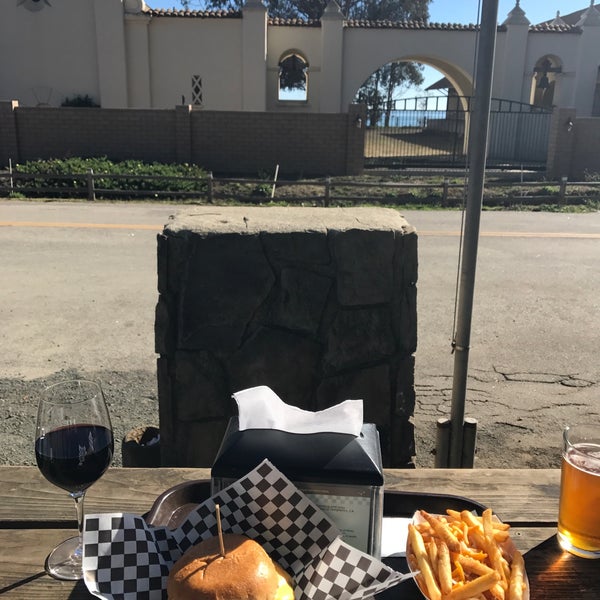One of the best burgers I've ever tasted. And they're huge! They use Hearst beef which pairs incredibly with their Tempranillo. Don't get stuck at the tourist traps at the castle, this is the spot.