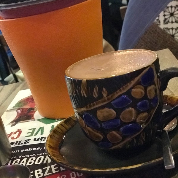 Foto tirada no(a) Vagabond Coffee Bar por hüLya 🎀 em 11/17/2017
