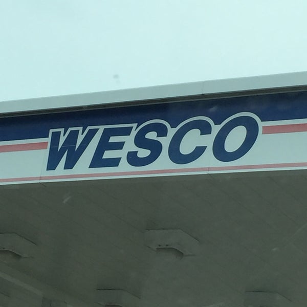 Photo prise au Wesco par Nikki T. le6/26/2015