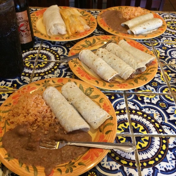 10/11/2014 tarihinde Stephanie R.ziyaretçi tarafından La Luz Del Dia Restaurant'de çekilen fotoğraf