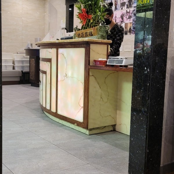 Yum Buffet and Grill 84 visitantes