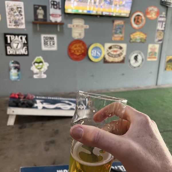 6/3/2022 tarihinde Matt A.ziyaretçi tarafından Three Sheets Craft Beer Bar'de çekilen fotoğraf