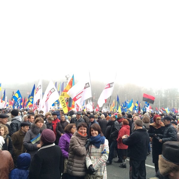 11/24/2013 tarihinde Ighor K.ziyaretçi tarafından Євромайдан'de çekilen fotoğraf
