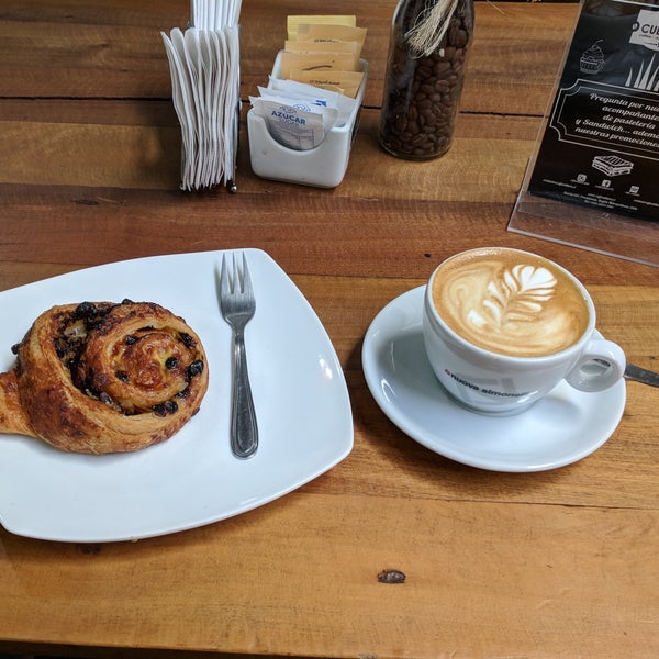Fantastic coffee shop with well prepared coffee and tasty pastries. Recommend!