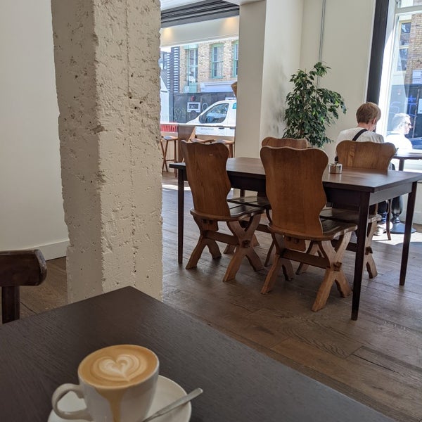 Excellent coffee using Allpress beans, in a welcoming space, with good music. Offering a range of lunch and cake options too