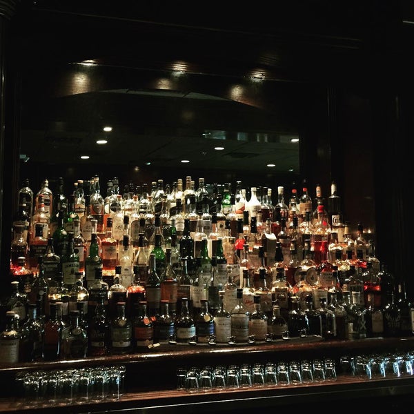 8/19/2015 tarihinde Marcel D.ziyaretçi tarafından Lock and Key Whiskey Bar'de çekilen fotoğraf
