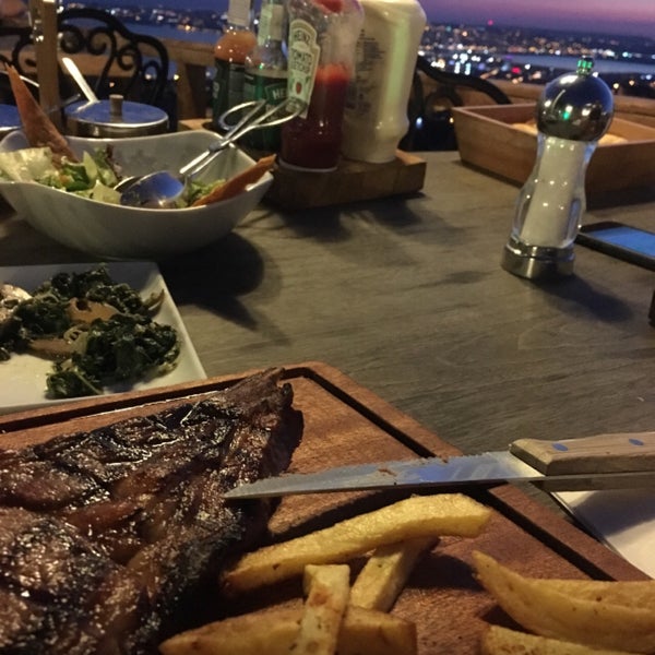 Das Foto wurde bei Meatlounge Steakhouse von coşkun ç. am 10/18/2018 aufgenommen