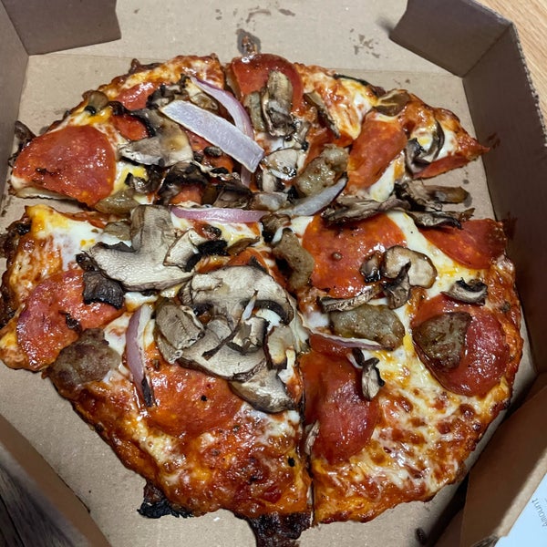 Round Table Pizza Fullerton, CA