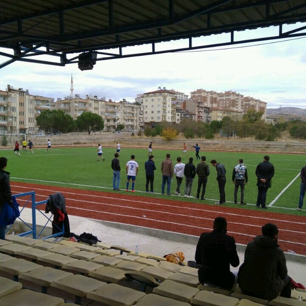 celal bayar universitesi hali sahasi da fotograflar