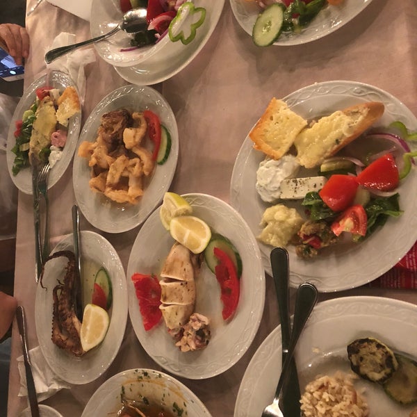 Foto diambil di Romeo Garden Restaurant oleh Esra pada 7/30/2018