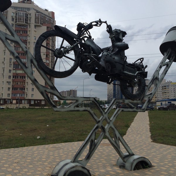 Памятник байкеру