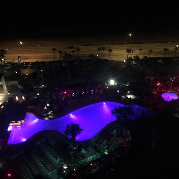 Foto tirada no(a) H2o Pool + Bar at The San Luis Resort por Tuan TNT T. em 10/5/2015