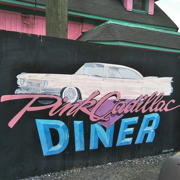 Снимок сделан в The Pink Cadillac Diner пользователем Jennifer P. 7/21/2017