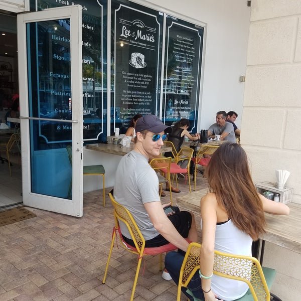 Nice people, nice attention, nice tea, breakfast, very well located: to me one of the best place for a coffee or a brunch on South beach