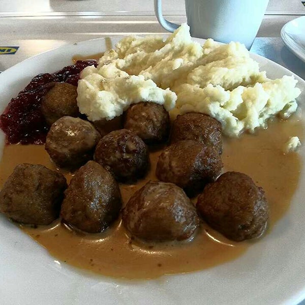 Photo taken at IKEA Restoran by Davor P. on 8/26/2014